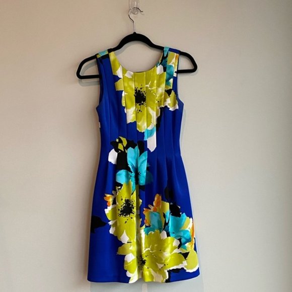 Vince Camuto Dresses & Skirts - Vince Camuto Floral Print Scuba Fit n Flare Dress